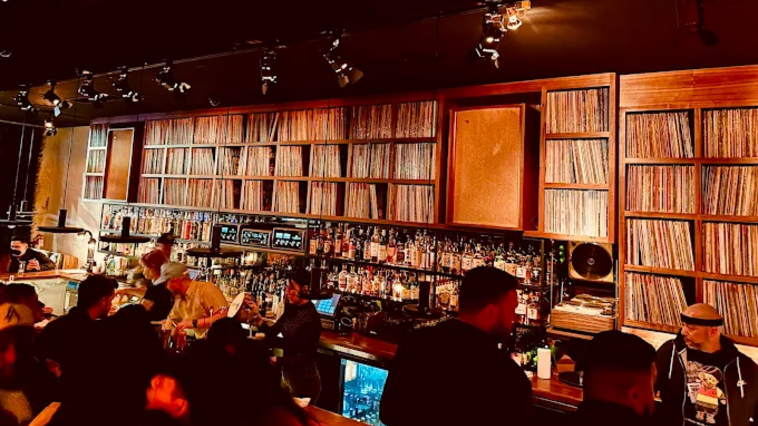 Gold Line — Highland Park’s Stacks & Spirits