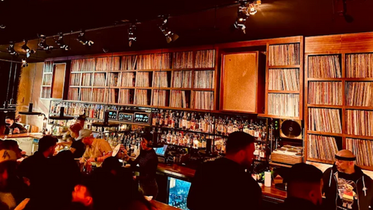 Gold Line — Highland Park’s Stacks & Spirits