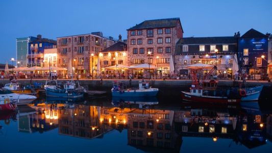 Plymouth Listening Bars — Atlantic weather, naval echoes, salt-air stillness — Tracks & Tales Guide
