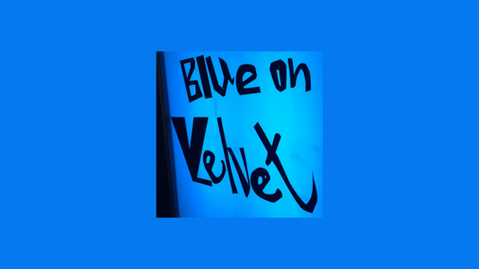 两杯酒，两首歌：《Blue on Velvet》的静谧仪式