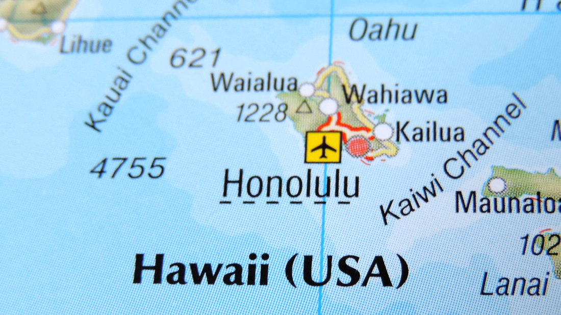 Honolulu Listening Bars — trade winds, ocean light, island rhythm — Tracks & Tales Guide