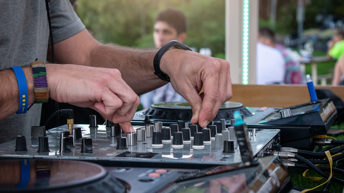 New York Listening Bars — Best Vinyl, Hi-Fi & Music Venues in NYC