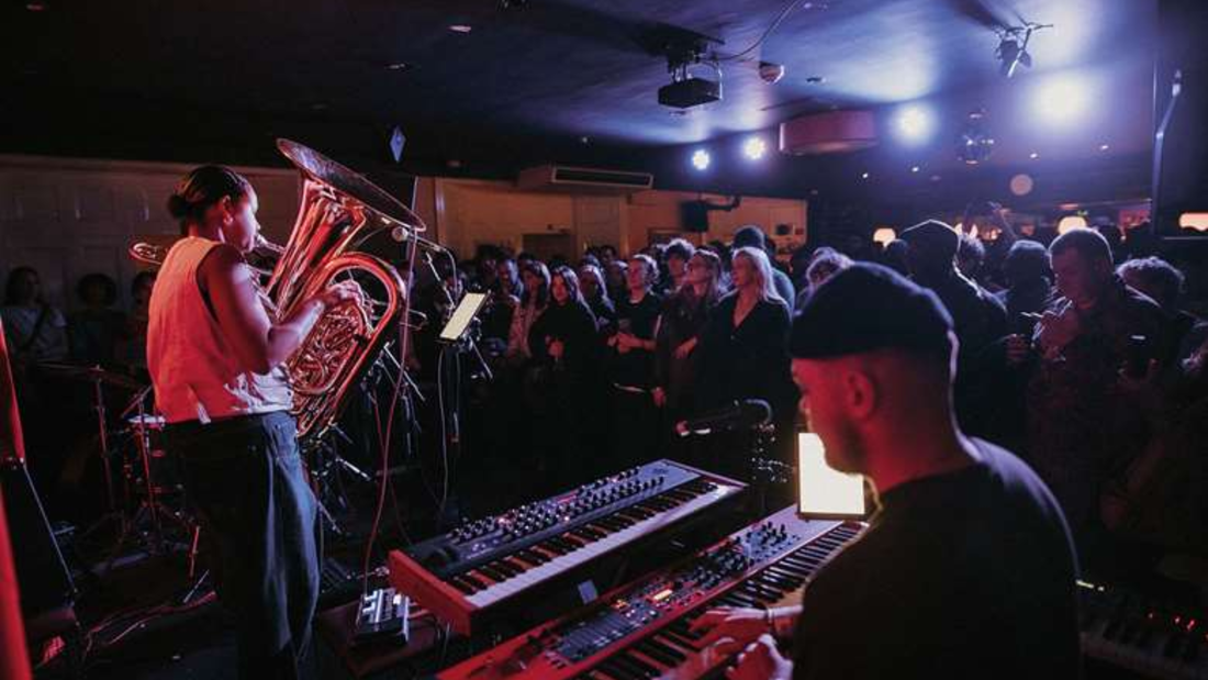 ナインティ・ワン・リビングルーム — ブリック・レーン / ベルベット・アフターグロー