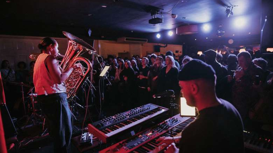 ナインティ・ワン・リビングルーム — ブリック・レーン / ベルベット・アフターグロー