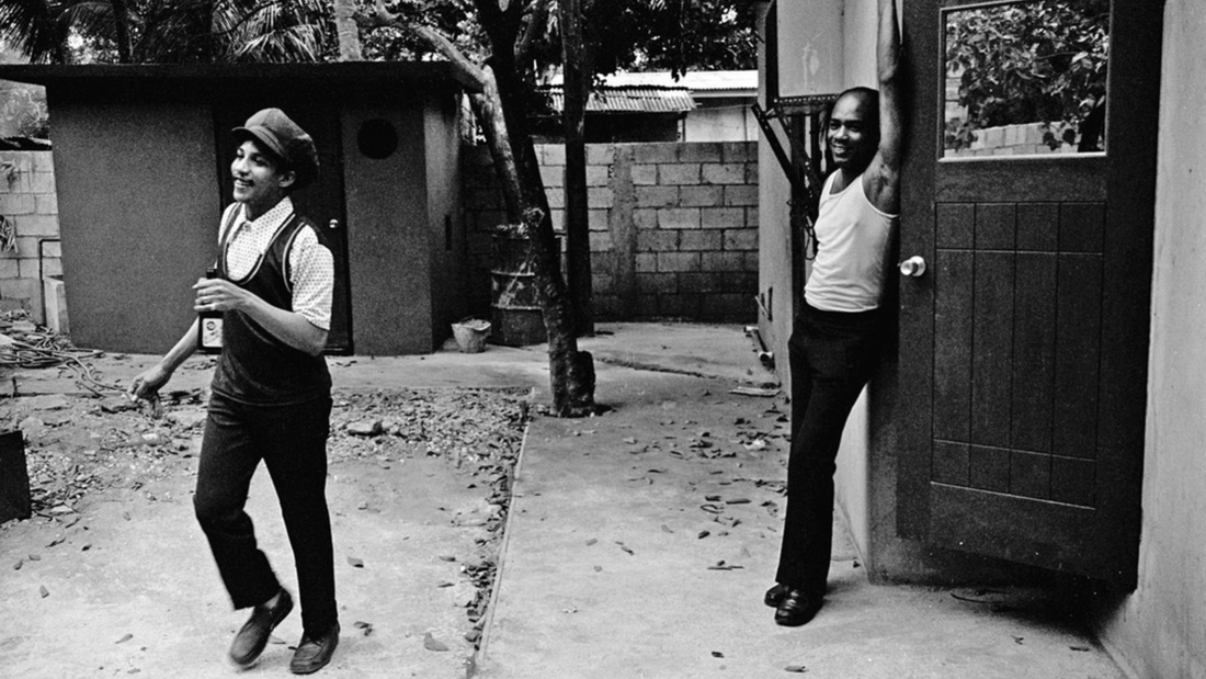 煙の中のメトロノーム ― オーガスタス・パブロと「留まる」という修練