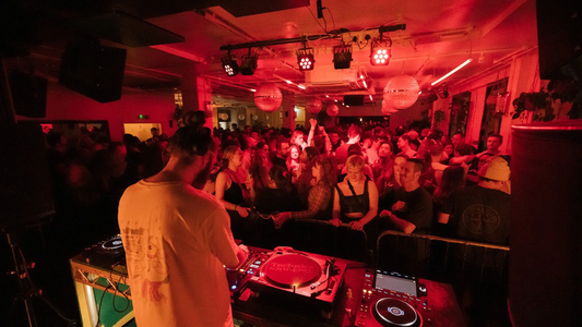 NT's Loft — 哈克尼 / Skyline Frequency