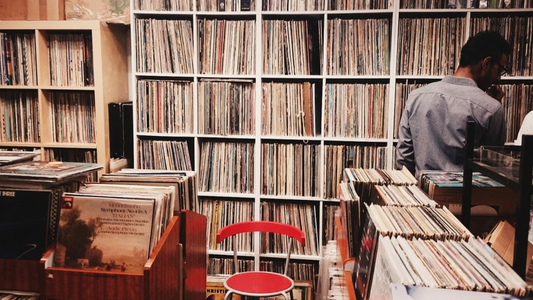 The Return of the Spin — Why Vinyl Isn’t a Revival, It’s a Reset