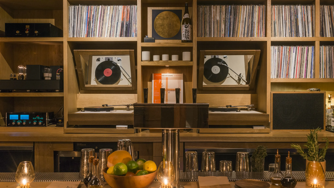 The Distance Between Hearing and Listening — A Room That Stretches Further Than Expected