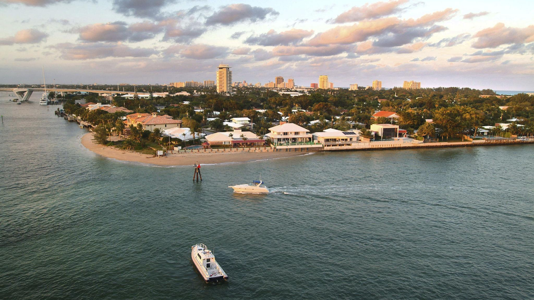 Fort Lauderdale Listening Bars — Atlantic Light, Canal Reflections, Tropical Rhythm — Tracks & Tales Guide