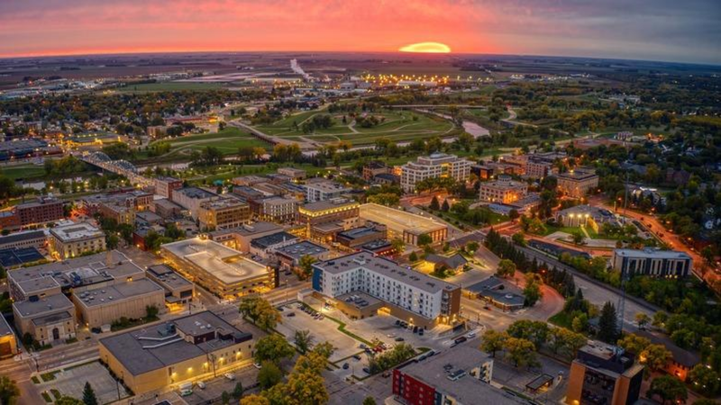 Grand Forks Listening Bars — Prairie Sky, River Light, Northern Quiet — Tracks & Tales Guide
