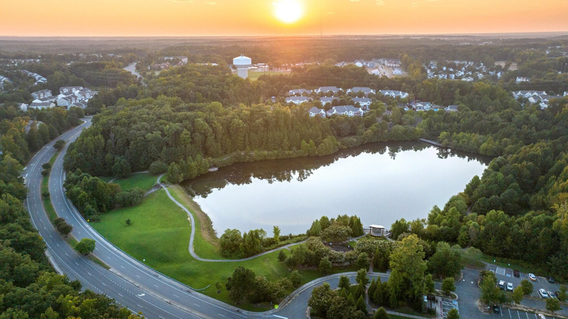 Chester Listening Bars — River Heritage, Southern Rhythm, Quiet Discovery — Tracks & Tales Guide