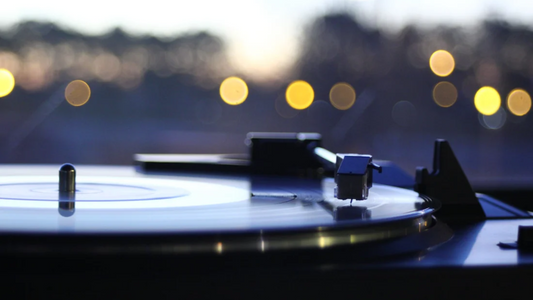 The Ritual of the Needle Drop: Why Vinyl Still Defines the Listening Bar